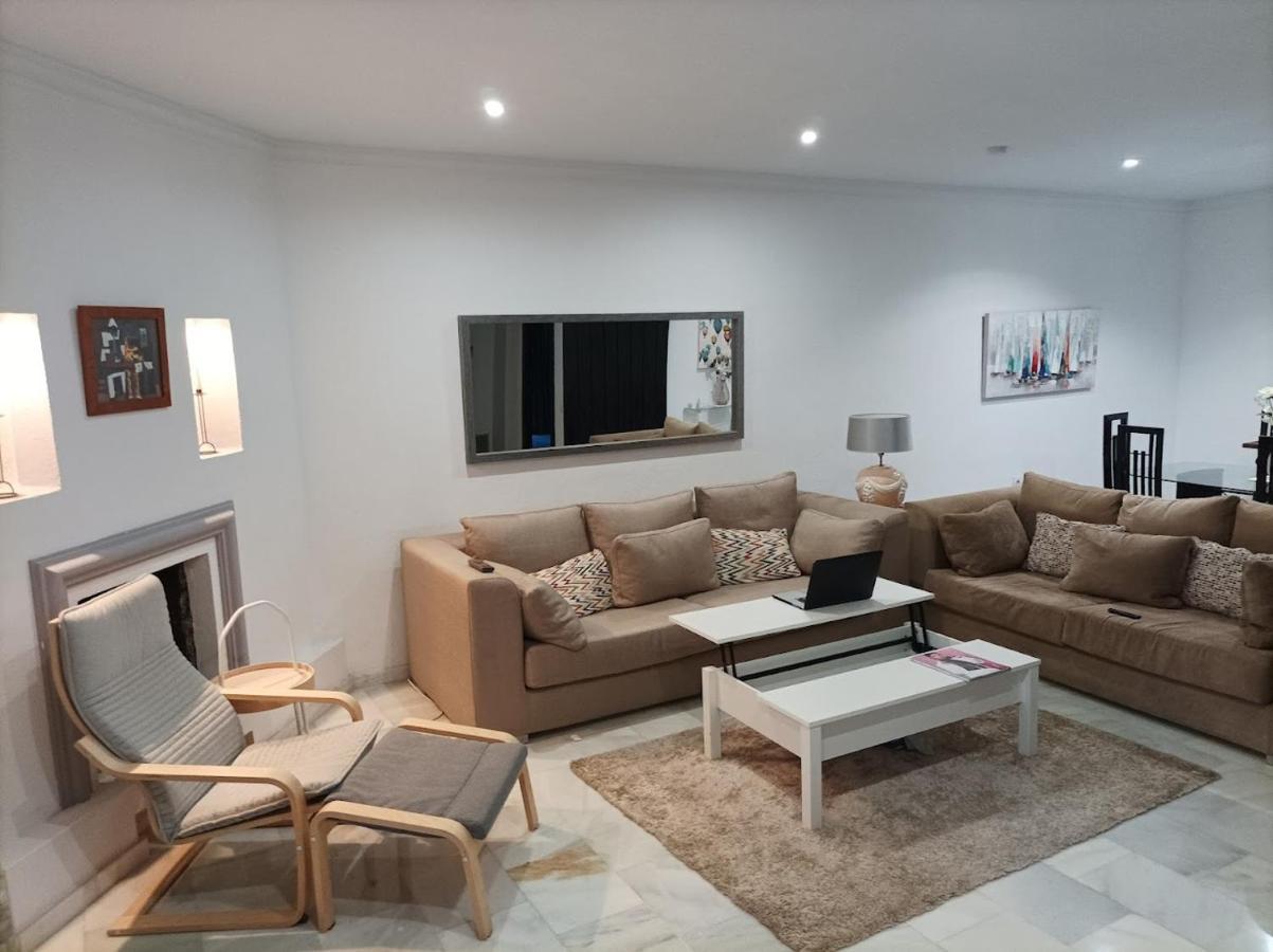 Appartamento Large 2 Bed Apt Puerto Banus Marina Private Parking Marbella Esterno foto
