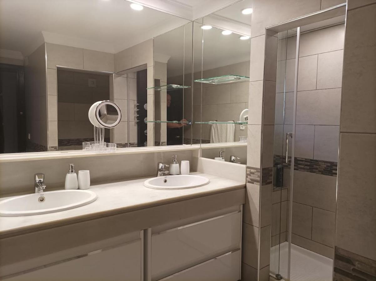Appartamento Large 2 Bed Apt Puerto Banus Marina Private Parking Marbella Esterno foto