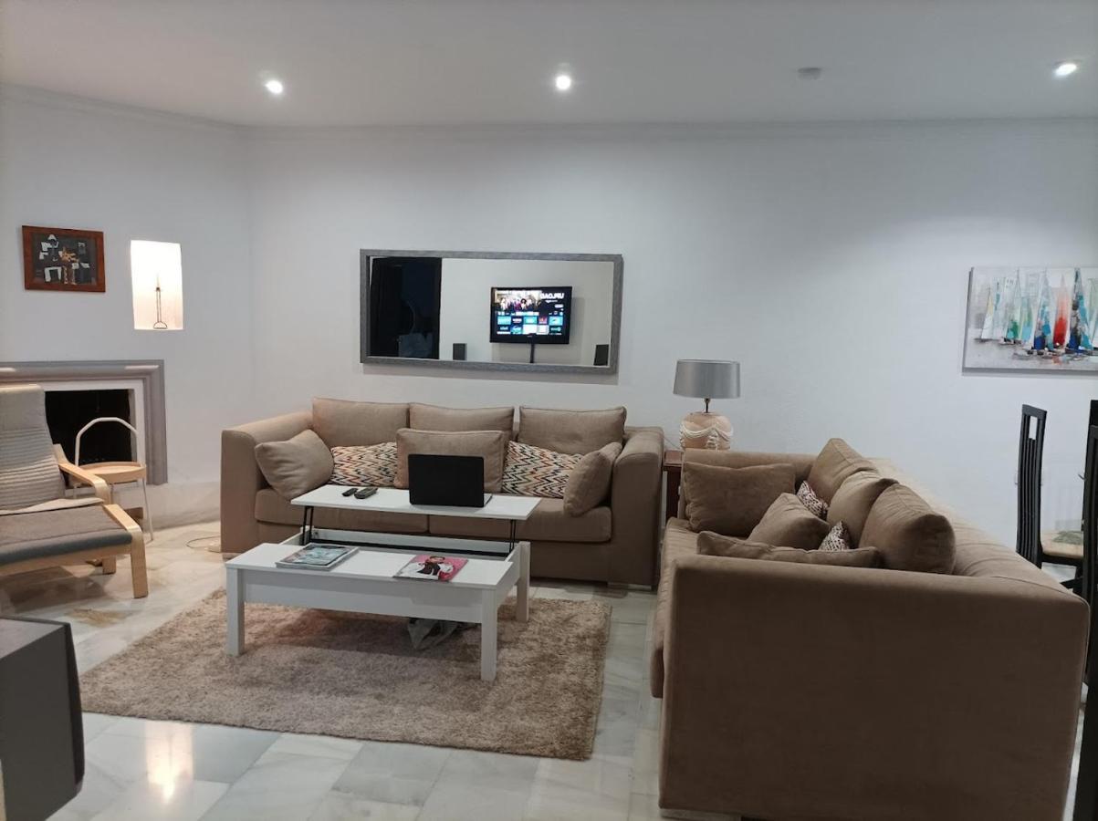 Appartamento Large 2 Bed Apt Puerto Banus Marina Private Parking Marbella Esterno foto