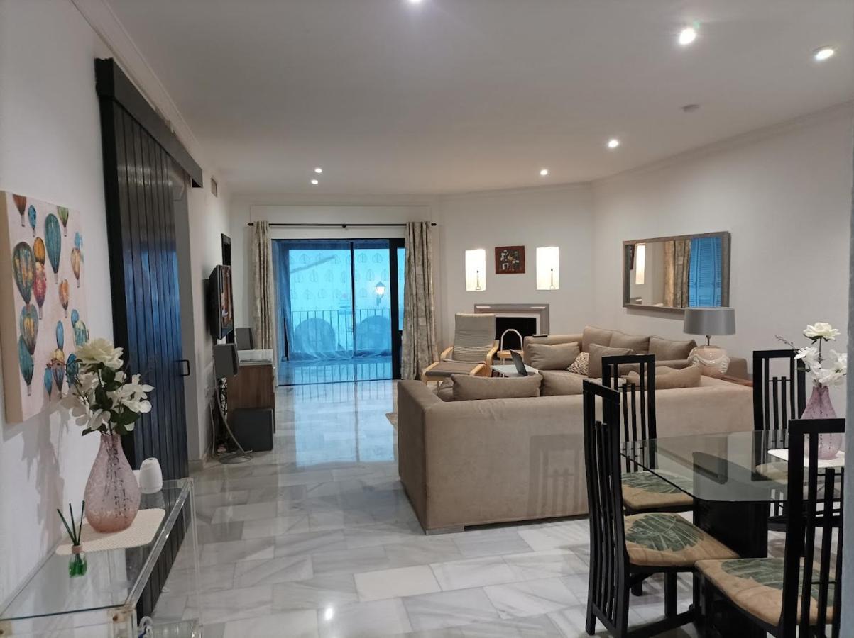 Appartamento Large 2 Bed Apt Puerto Banus Marina Private Parking Marbella Esterno foto