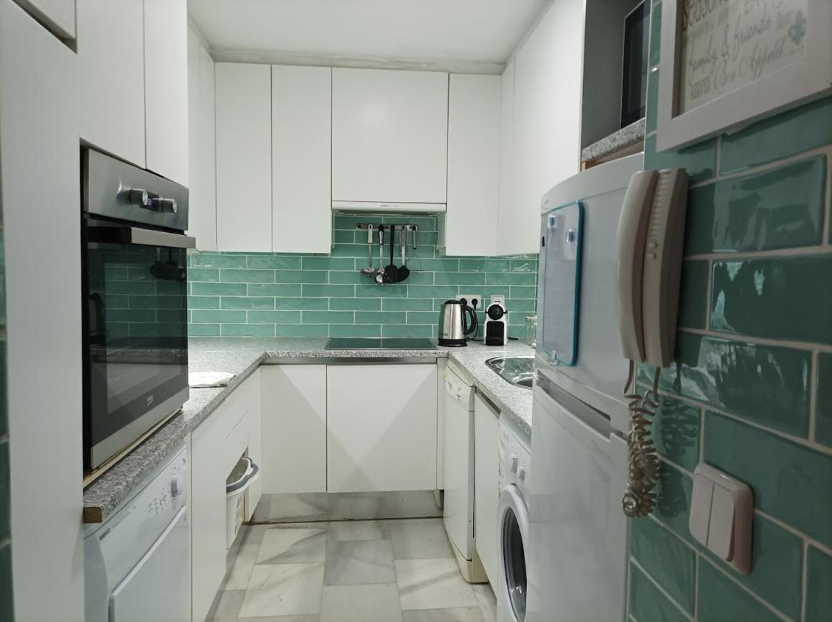 Appartamento Large 2 Bed Apt Puerto Banus Marina Private Parking Marbella Esterno foto